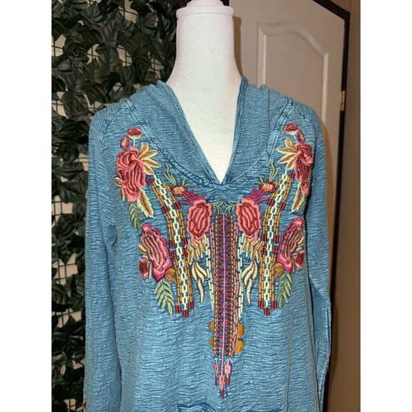 Avani Del Amour turquoise embroidered pullover hoodie in size medium - Picture 5 of 10